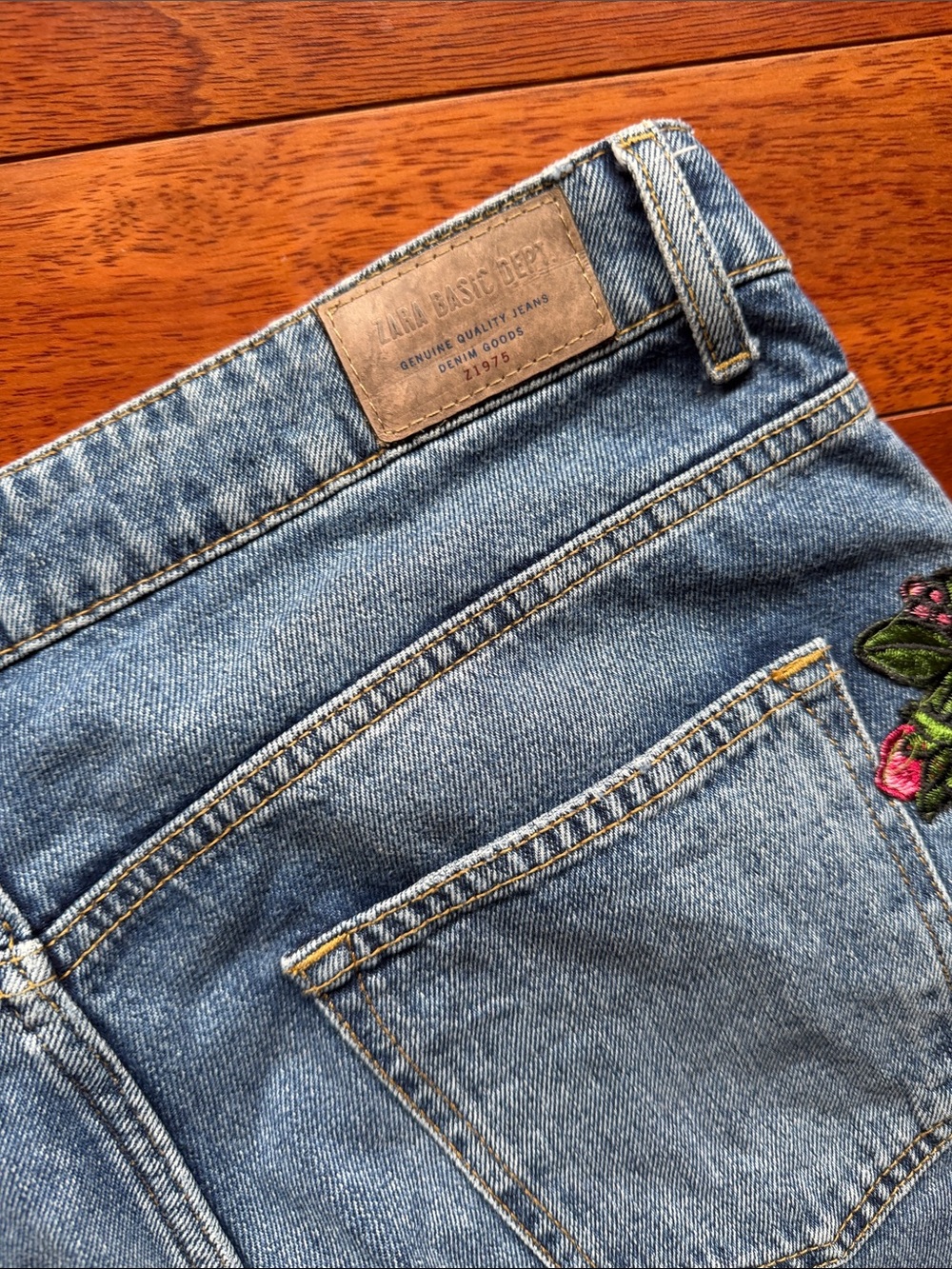 Zara Basic Denim Relaxed Jeans with Red Rose Embroidery - Picture 12 of 12